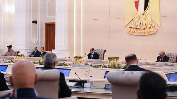 الرئيس السيسي للمصريين: انتبهوا من كلمة إحنا وأنتم.. كلنا واحد