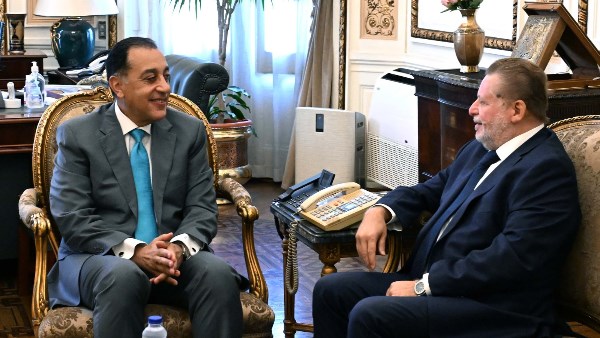 مدبولي ومحافظ المركزي يبحثان الاستقرار المالي.. وتحويلات المصريين بالخارج تقفز إلى 29.7 مليار دولار