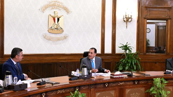 مدبولي يطمئن على انتظام منظومتي الخبز والسلع التموينية وتوافر الاحتياجات الأساسية للمواطنين