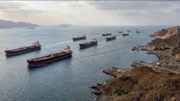 الحرس الثوري الإيراني يعلن استهداف 3 ناقلات نفط و3 سفن أمريكية في مضيق هرمز