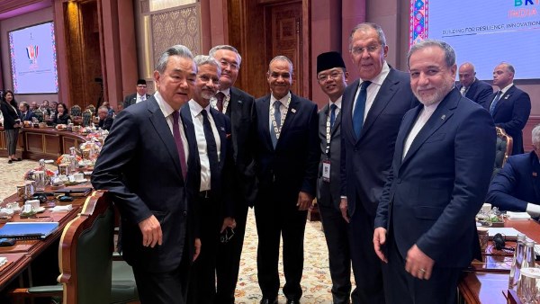 وزير الخارجية يلتقي نظراته من الصين وروسيا وإيران وإندونيسيا وكازاخستان والهند على هامش قمة بريكس