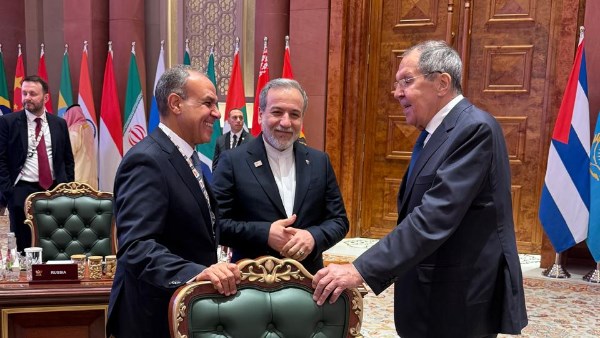 تحركات مصرية لوقف التصعيد.. عبد العاطي يلتقي لافروف وعراقجي ويشدد على عدم استهداف دول الخليج