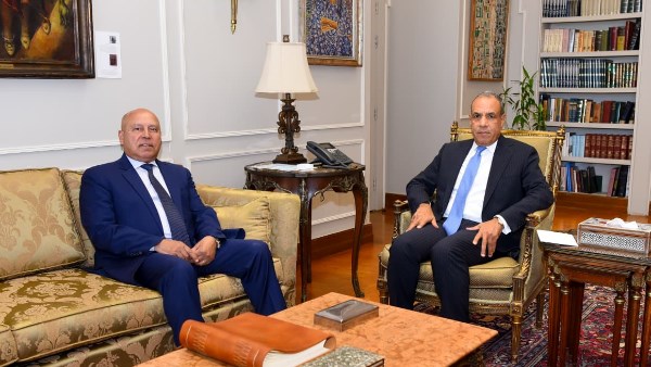 وزيرا الخارجية والنقل يبحثان تعزيز الشراكات الدولية لدعم مشروعات النقل