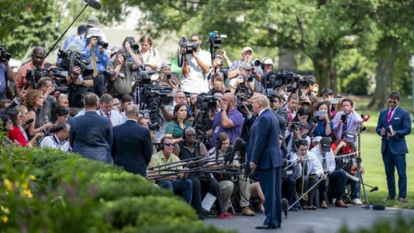 شبكات التلفزيون الأمريكية توقف تغطية فعاليات ترامب تضامنًا مع CNN
