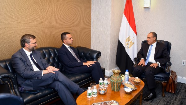 عبد العاطي يبحث أمن الملاحة في مضيق هرمز وخفض التصعيد الإقليمي مع المبعوث الأوروبي للخليج