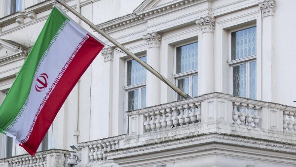 تكهنات شريرة.. إيران تنفي صلتها بمحاولة الهجوم في بريطانيا