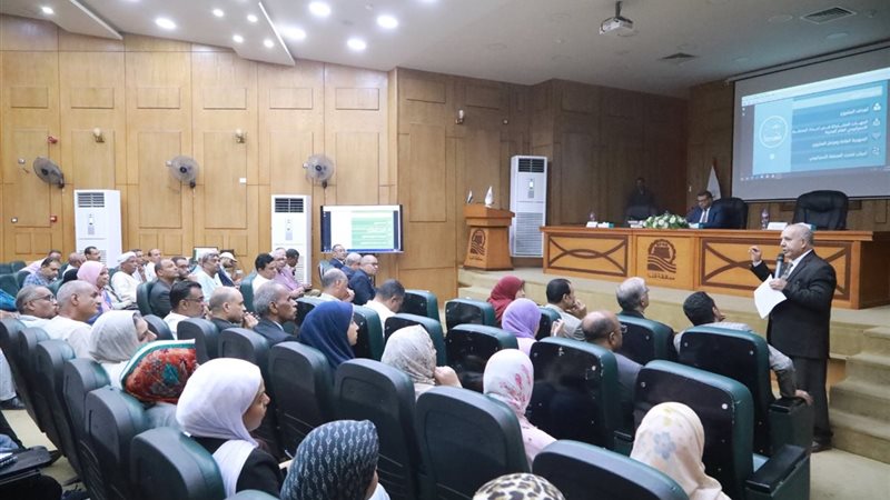 محافظ قنا يهنئ حجاج الجمعيات الأهلية الفائزين بقرعة الحج لموسم 1448هـ