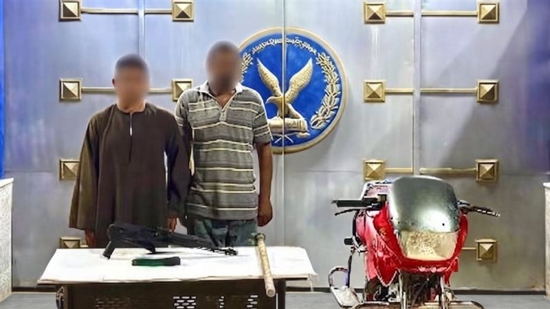 خلافات الجيرة تشعل مشاجرة، والأمن يضبط عاملين بحوزتهما بندقية آلية بسوهاج