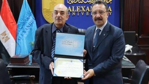 أول كفيف مصري يحصل على ماجستير الذكاء الاصطناعي.. تفاصيل