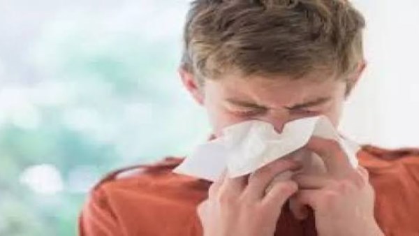 مع تقلبات الطقس.. أستاذ صدر يحذر مرضى الجهاز التنفسي من زيادة الأعراض