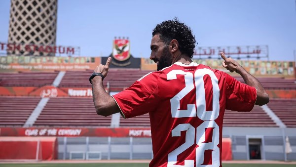 نجم الأهلي السابق : حسين الشحات يستحق الفرصة .. ومن الصعب الحكم على عموتة