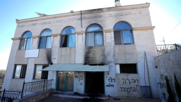 قاضي قضاة فلسطين: محاولة المستوطنين إحراق مسجد في العيزرية إرهاب ديني