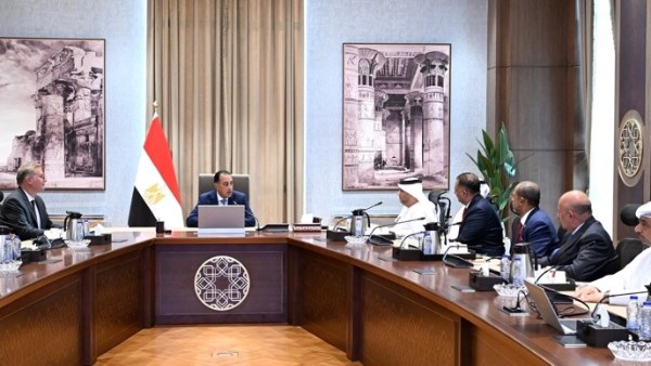 رئيس الوزراء يبحث مع مسئولي إمارة الفجيرة إجراءات استكمال تنفيذ مشروع شركة “الفجيرة العلمين” للنفط والغاز
