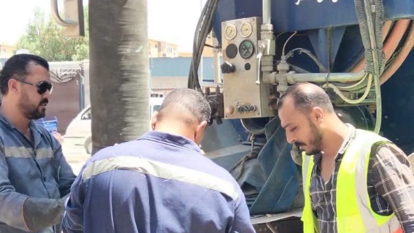 مياه أسوان : تطهير 18 كم من شبكات الصرف .. وإزالة 180 طن رواسب ومخلفات
