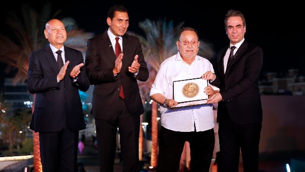 المسلماني: ضرورة الانتباه لشركاء التربية الجدد.. وتكريم 3 من رواد الإعلام بـ«وسام ماسبيرو» في صالون الأسمرات