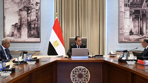 رئيس الوزراء يوجه باستكمال الدراسات الخاصة بمشروعات إعادة تخطيط واستخدام أراضي الدولة