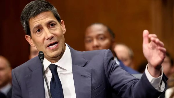 كيفن وورش يواجه اختبارًا صعبًا بين استقلال الاحتياطي الفيدرالي وضغوط ترامب لخفض الفائدة