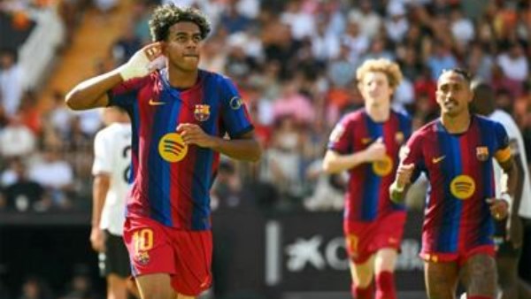 برشلونة يطلق حملة قوية لدعم نجمه لامين يامال في سباق الكرة الذهبية