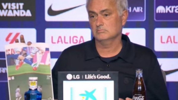 مورينيو ينتقد حكم ديربي مدريد ويؤكد: كنا نستحق اللعب بـ11 لاعبًا أمام 9