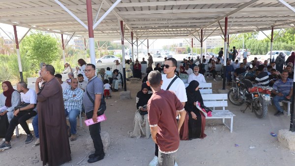 رئيس جامعة قنا: توفير منظومة متكاملة للكشف الطبي للطلاب بالجامعة