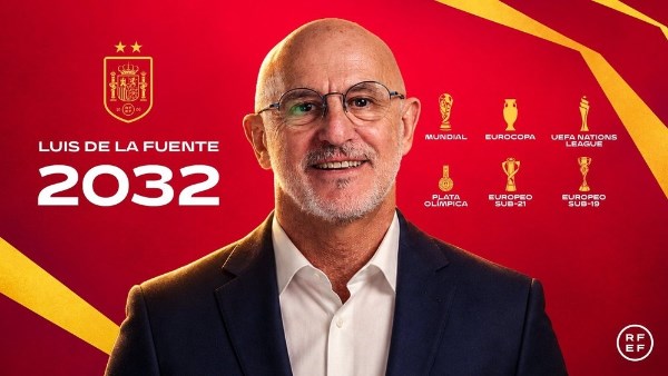رسميا.. دي لا فوينتي يمدد عقده مع إسبانيا حتى 2032