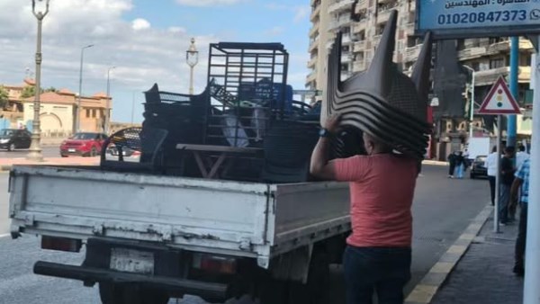 محافظ الاسكندرية يشدد على التصدي لكافة صور التعديات بحرم الطريق العام