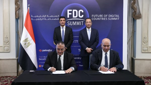 وزير الاتصالات: إطلاق استراتيجية وطنية متكاملة لمراكز البيانات بنهاية العام الحالي