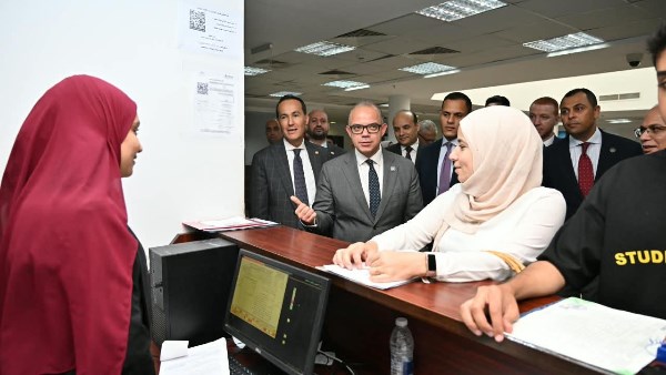 وزير الاستثمار يتفقد مركز خدمات المستثمرين بجمصة
