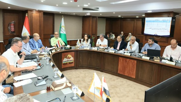محافظ الجيزة يتابع تنفيذ المشروعات الخدمية ويوجه بتطوير الأنفاق والمحاور ومواقف النقل
