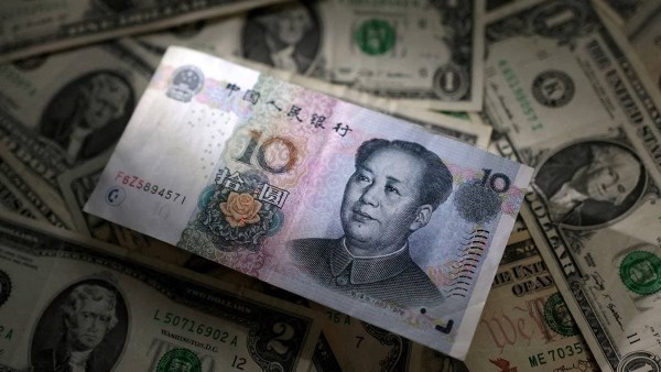 اليوان الصيني يقترب من أعلى مستوى في 3 سنوات أمام الدولار قبيل قمة شي وترامب