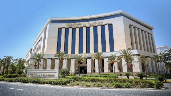 وزيرة الإسكان تصدر قرارات بإزالة مخالفات بناء بالقاهرة الجديدة والساحل الشمالي الغربي