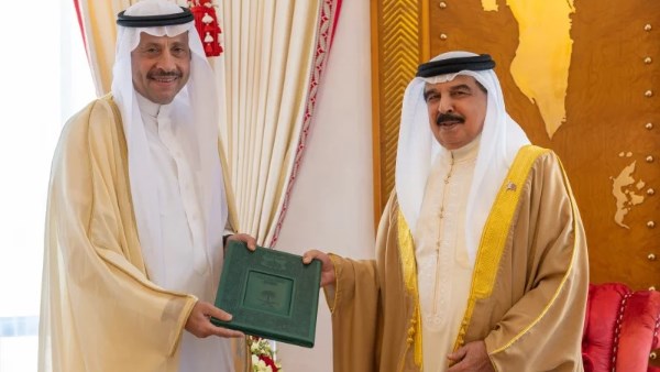 عاهل البحرين يتسلم دعوة من خادم الحرمين الشريفين لحضور القمة الخليجية الأوروبية