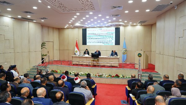 محافظ مطروح: خطة عاجلة للاستفادة من مياه الأمطار والسيول