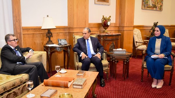 وزيرا الخارجية والتخطيط يبحثان تعميق التعاون المؤسسي بين الوزارتين