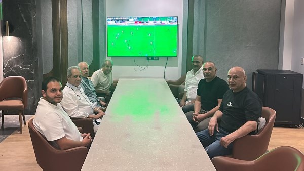احتفالاً بالتجديد .. عزومة عشاء من أبو ريدة للتوأم في حضور مجلس الجبلاية