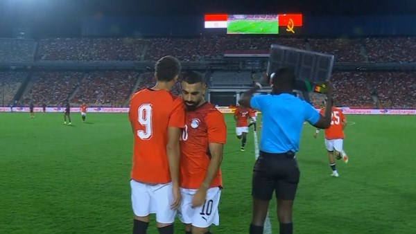 حسام حسن يجري تبديلين أمام أنجولا.. خروج محمد صلاح ومشاركة زيزو