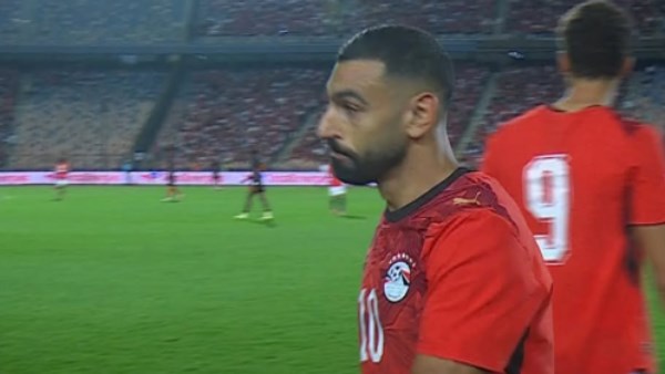 رد فعل محمد صلاح بعد استبداله في مباراة أنجولا.. شاهد
