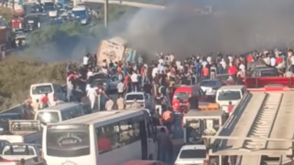 حادث يهز الصحراوي.. تصادم عدد من السيارات بطريق مصر إسكندرية| صور