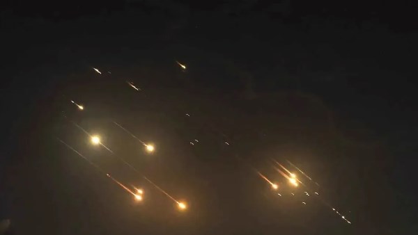 المنطقة تشتعل .. انفجارات بمنشآت غاز إيرانية .. ورد إيراني يستهدف الأردن والكويت والبحرين