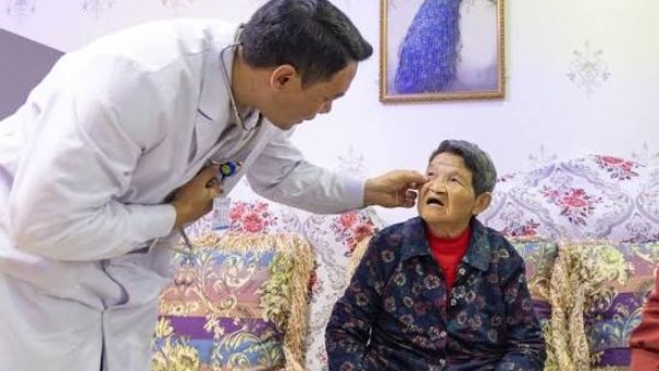في ظل شيخوخة سكانية.. الصين تشهد ظهور “شباب للإيجار” لمرافقة كبار السن