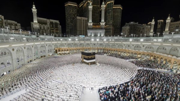 إيران ترفض اتهام الحوثيين باستهداف مكة وتدعو لـ عدم تسييس المقدسات