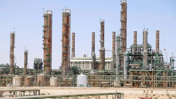 ليبيا تستأنف تشغيل خط أنابيب حقل الشرارة بعد 95 مليون دولار خسائر