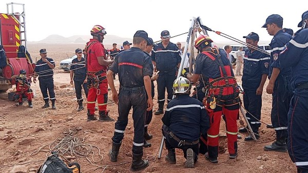 الحماية المدنية الجزائرية تسابق الزمن لإنقاذ الطفل أيوب بعد سقوطه في بئر