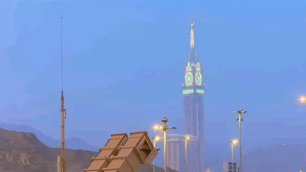 صحيفة سعودية: إنذارات مكة تكشف تداعيات التصعيد الحوثي على أمن الأماكن المقدسة