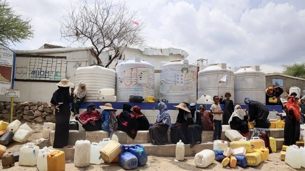 الحكومة اليمنية تتهم الحوثيين بنهب منشآت طبية وإغاثية في الساحل الغربي