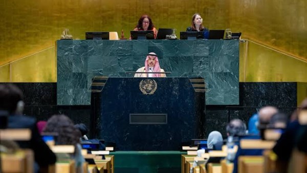 رئيس الجمعية العامة للأمم المتحدة يبحث مع وزير الخارجية السعودي التطورات الإقليمية