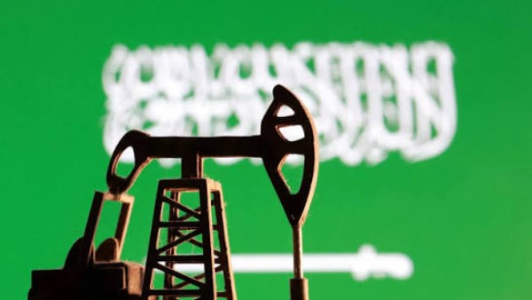 استئناف تحميل النفط في السعودية.. ينبع يعود للعمل بعد إعادة تشغيل خط الشرق-الغرب