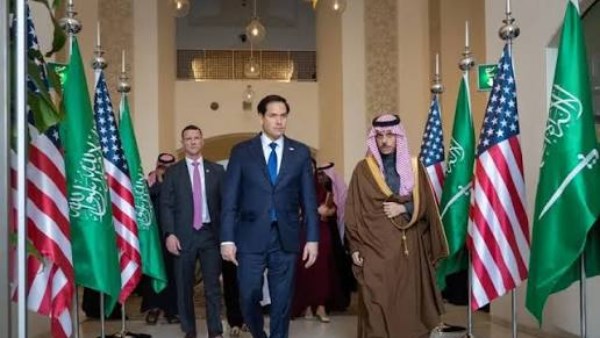 وزيرا خارجية السعودية والولايات المتحدة يبحثان أمن الملاحة والتطورات في اليمن