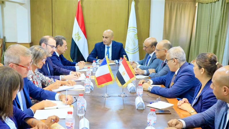 وزير التعليم يبحث مع السفير الفرنسي تعزيز التعاون والاستفادة من الخبرات الفرنسية لتطوير التعليم الفني