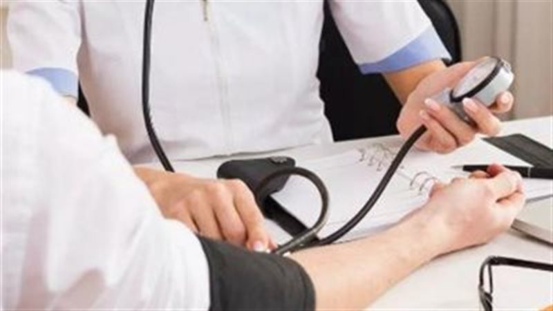 الصحة تكشف عن عادات يجب اتباعها لحماية القلب والسيطرة على ضغط الدم